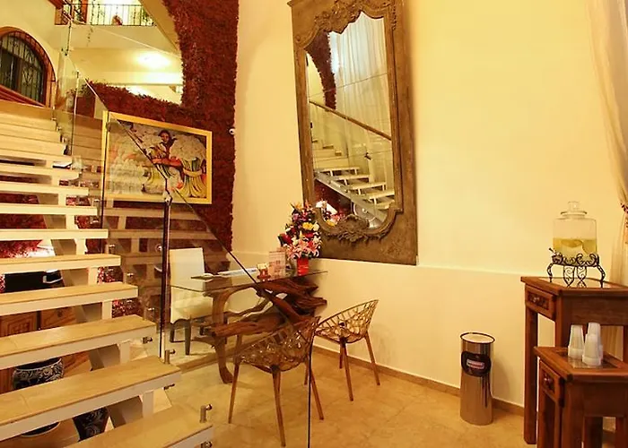 El Patio Hotel